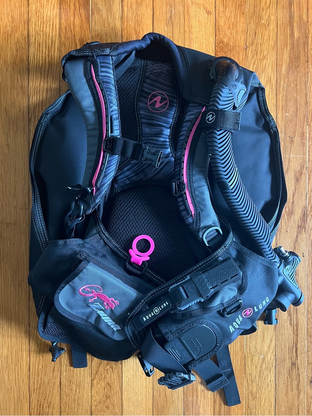 Like New: Aqua Lung Zuma Travel BCD Jacket - Pink/Black - Size S/M
